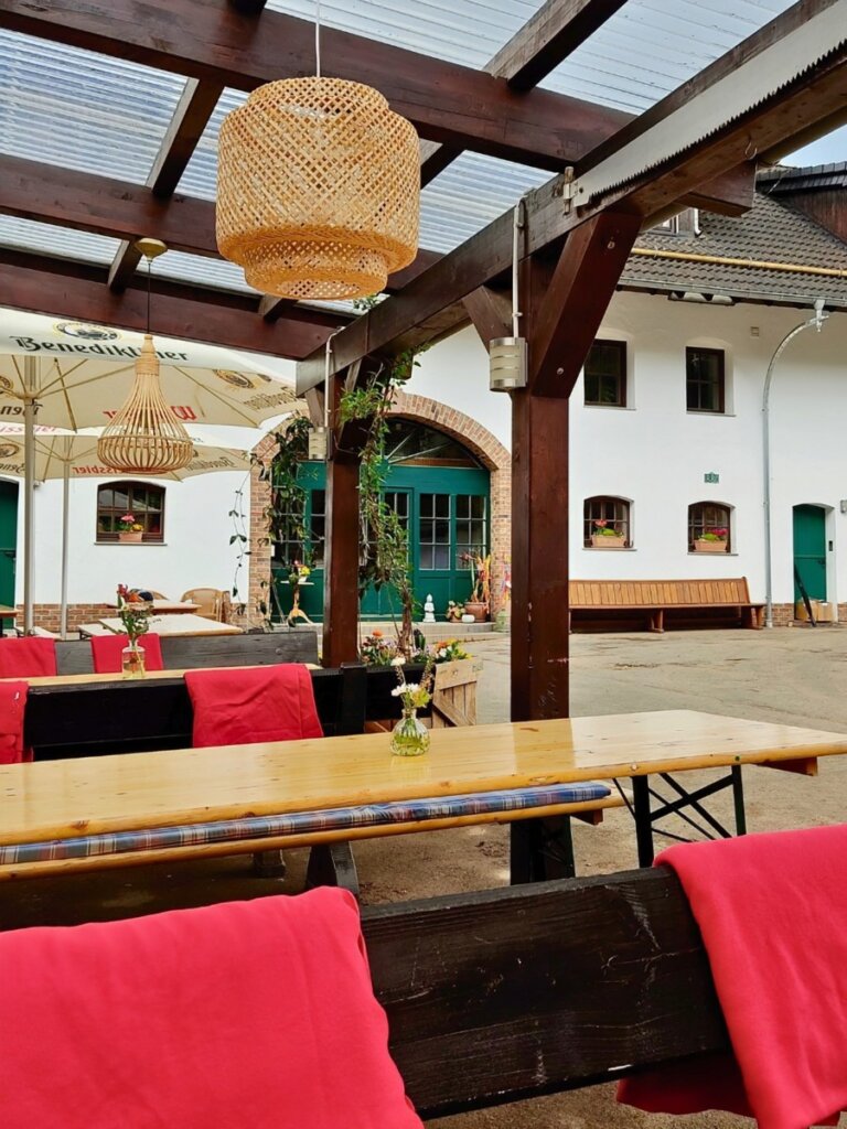 Außenbereich des Campingplatz Oberprether Mühle nahe der EifelSchleife Eisvogelwanderweg