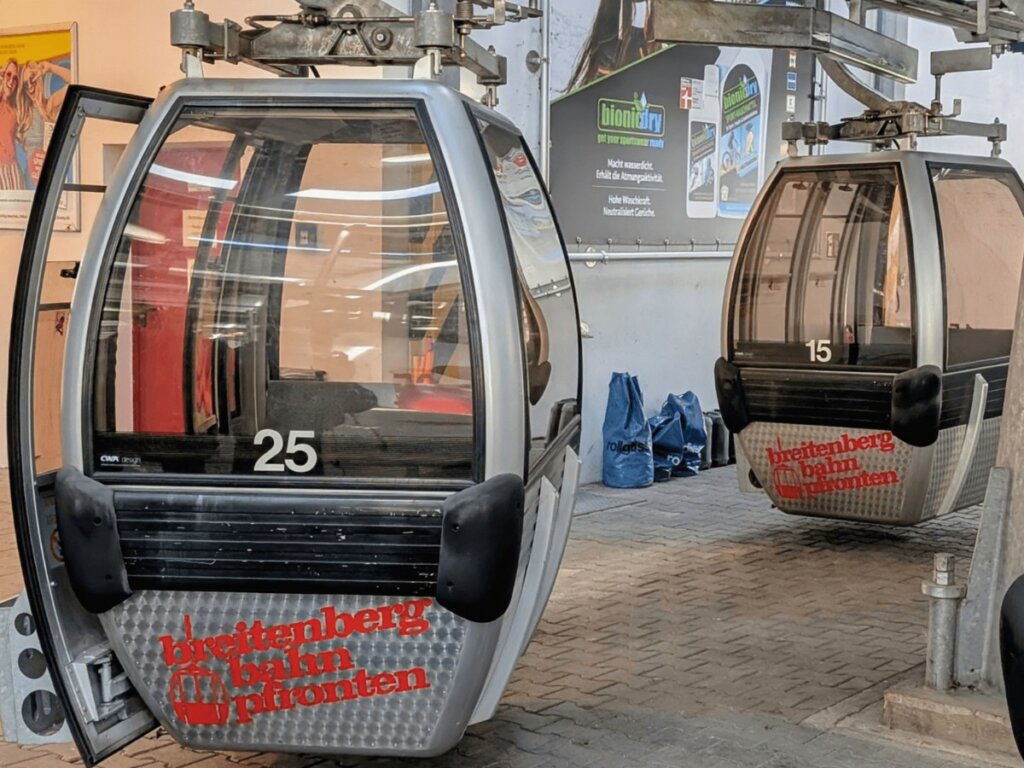 Blick auf die 4er Gondel der Breitenbergbahn