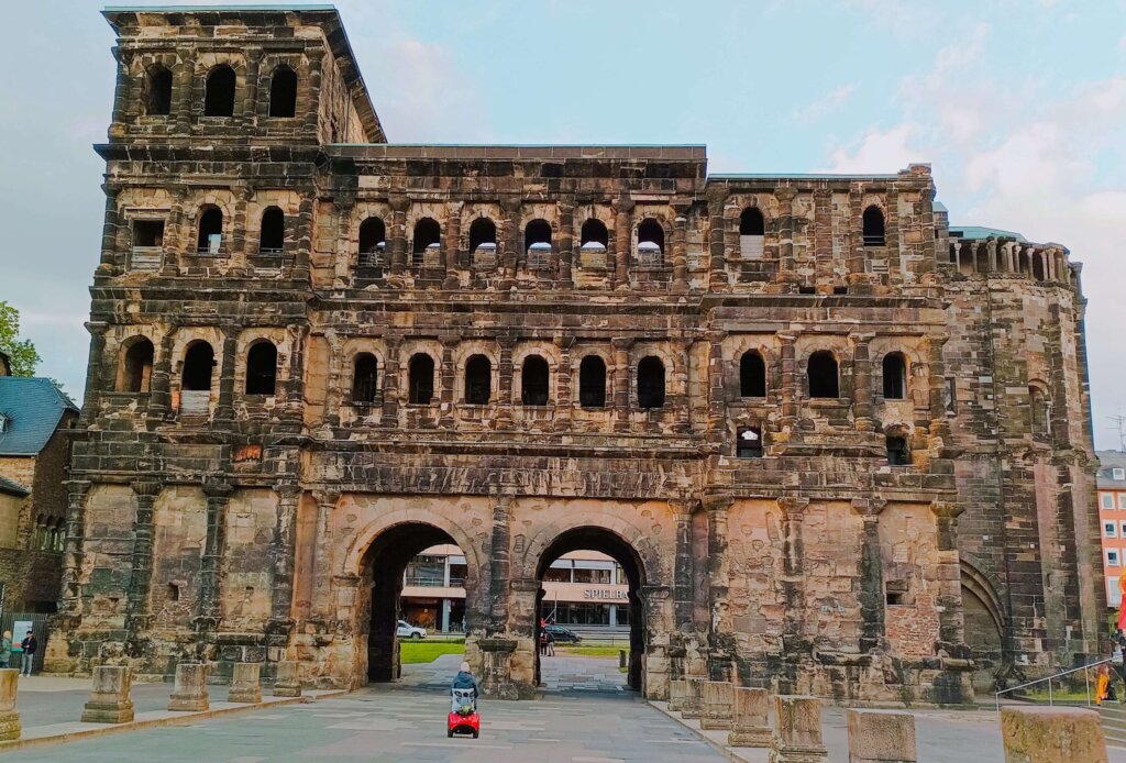 Die Porta Nigra in Rheinland Pfalz in Trier.