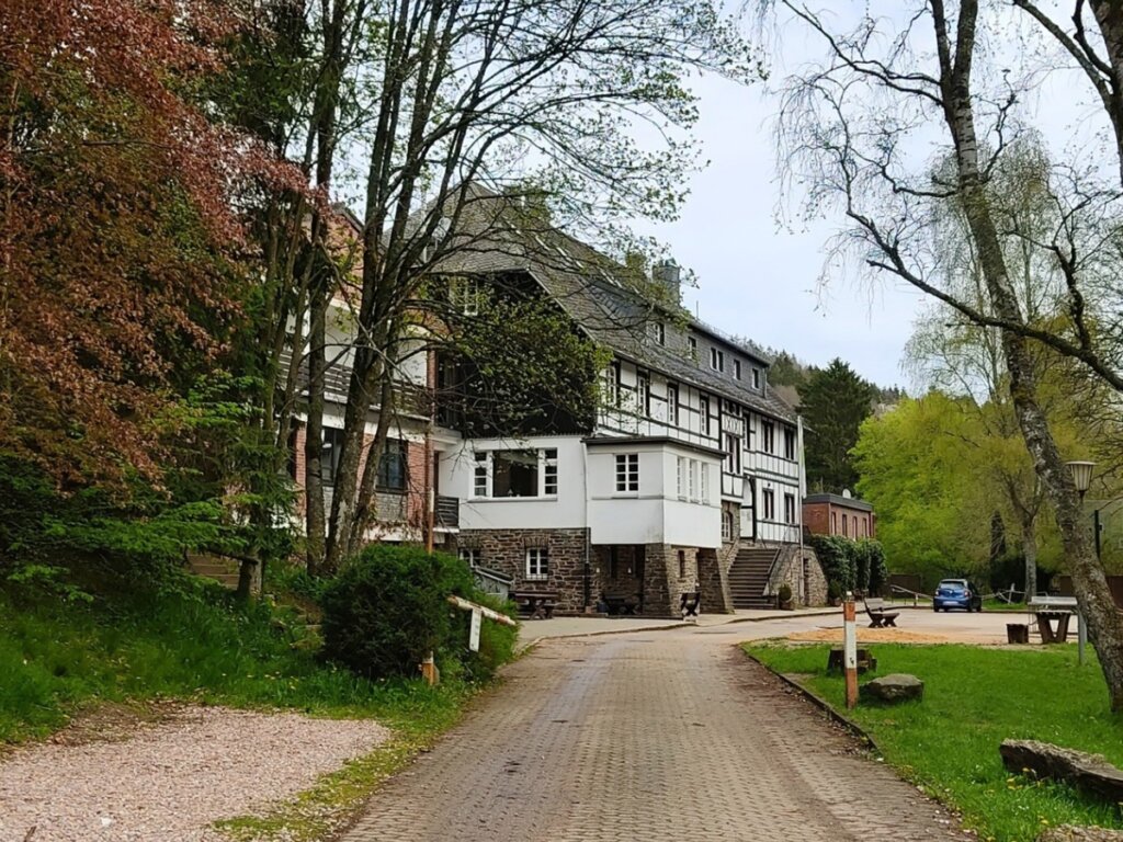 Jugendherberge Hellenthal in der Nähe der EifelSchleife Eisvogelwanderweg